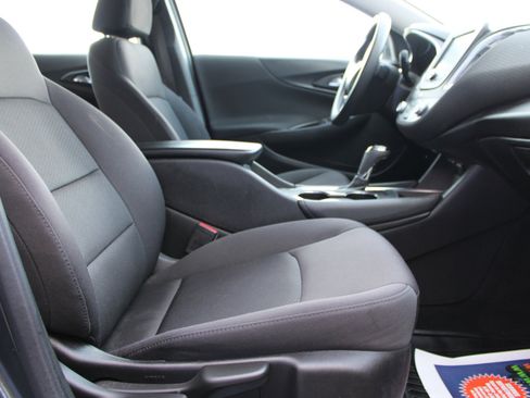 Used 2017 Chevrolet Malibu LT image 45