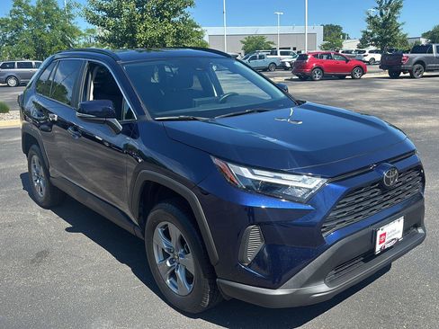 Used 2025 Toyota RAV4 XLE AWD/4WD image 7