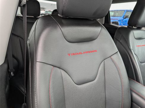 Used 2022 Jeep Compass Trailhawk w/ Trailhawk Elite Group image 17