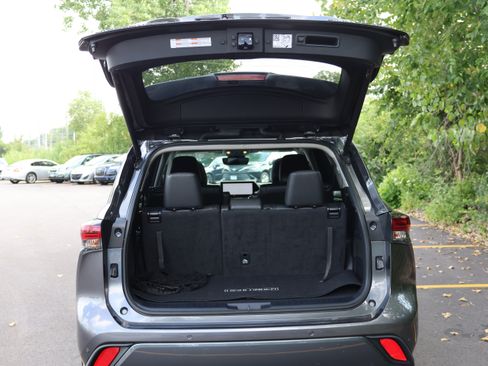 Certified 2024 Toyota Highlander Limited AWD/4WD image 5
