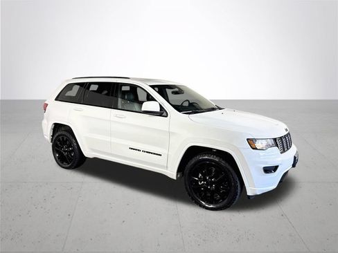 Used 2017 Jeep Grand Cherokee Altitude AWD/4WD image 4
