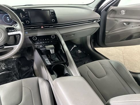 Used 2022 Hyundai Elantra SEL w/ Convenience + Premium Package FWD image 18