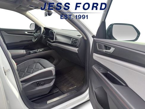 Used 2024 Volkswagen Atlas Peak Edition SEL image 7