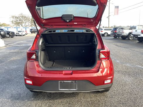 Used 2024 Hyundai Venue Limited image 4