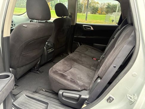 Used 2014 Nissan Pathfinder S image 17