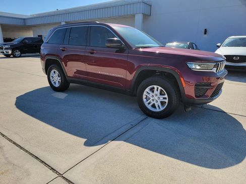 Used 2025 Jeep Grand Cherokee Laredo image 6