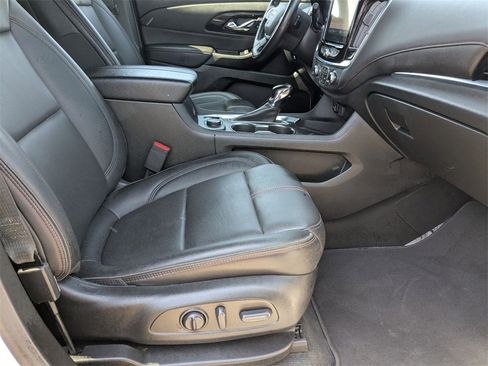 Used 2022 Chevrolet Traverse RS image 27