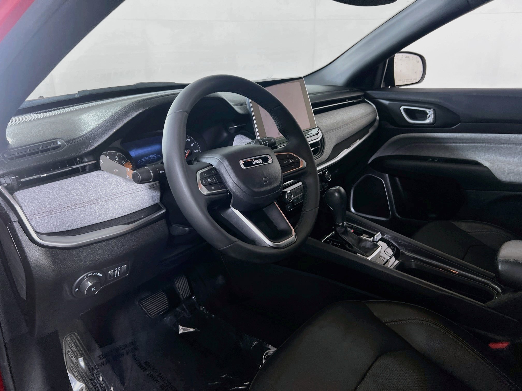 Used 2023 Jeep Compass Latitude AWD/4WD image 9