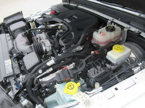 Used 2020 Jeep Wrangler Unlimited Sahara w/ Uconnect 4C Nav & Sound Group image 14