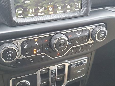 Used 2019 Jeep Wrangler Unlimited Sahara image 16