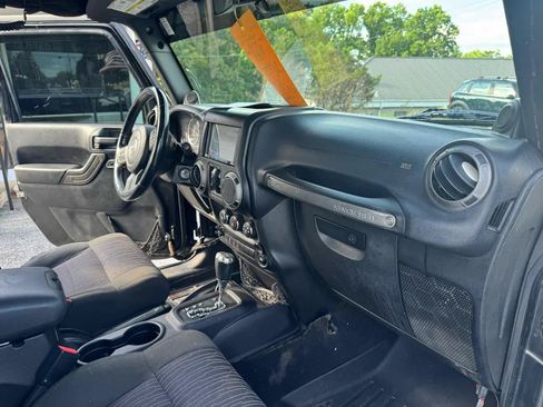 Used 2012 Jeep Wrangler Unlimited Sport AWD/4WD image 15