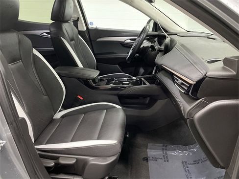 Certified 2025 Buick Envision Sport Touring image 18