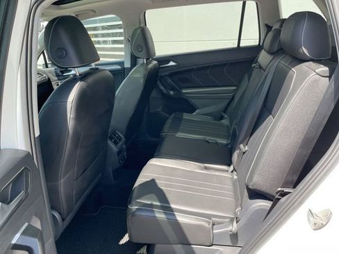 Used 2024 Volkswagen Tiguan SE w/ Panoramic Sunroof Package FWD image 14