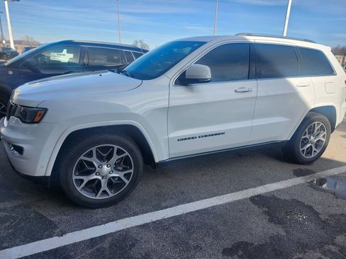 Used 2018 Jeep Grand Cherokee Limited image 2