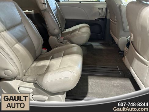 Used 2017 Toyota Sienna XLE w/ XLE Navigation Package FWD image 10