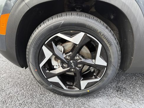 Used 2024 Kia Seltos EX FWD image 9