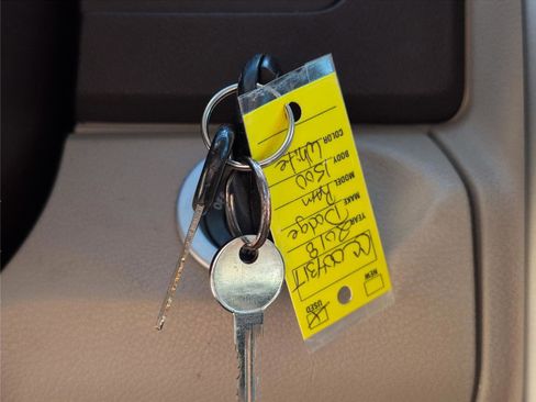 Used 2018 RAM 1500 SLT image 9