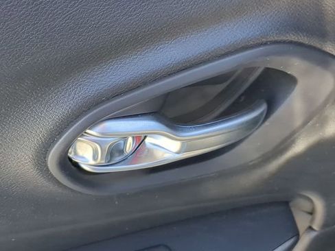 Used 2021 Jeep Cherokee Latitude image 30