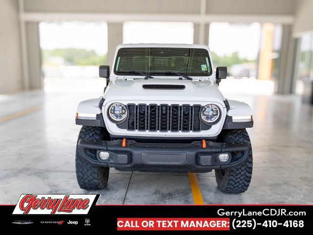 Used 2024 Jeep Gladiator Mojave AWD/4WD image 2