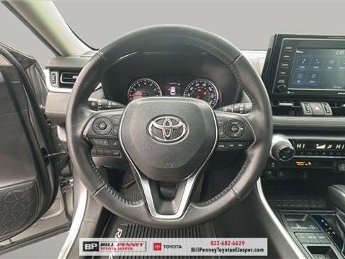 Used 2020 Toyota RAV4 XLE Premium image 17