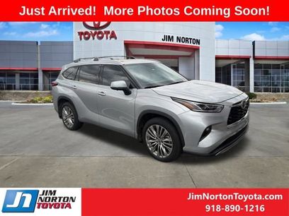 Used 2023 Toyota Highlander Platinum