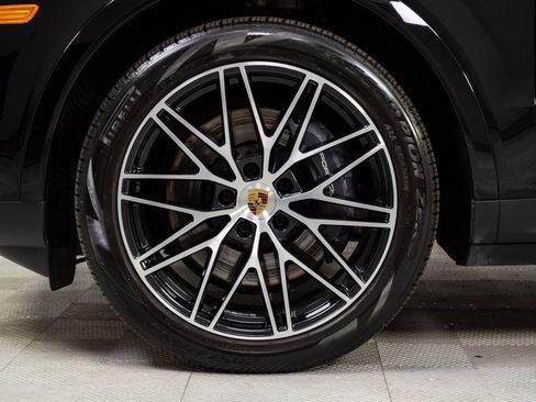 Certified 2024 Porsche Cayenne image 39