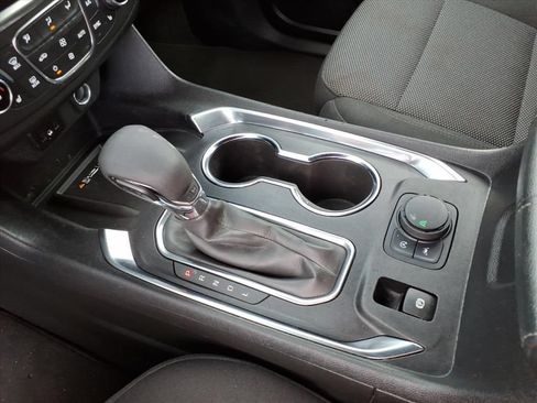 Used 2023 Chevrolet Traverse LT FWD image 11