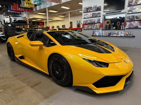 Used 2016 Lamborghini Huracan LP 610-4 AWD/4WD image 3