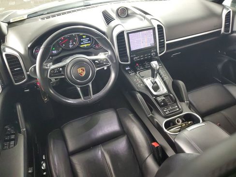 Used 2018 Porsche Cayenne Platinum Edition w/ Premium Package image 16