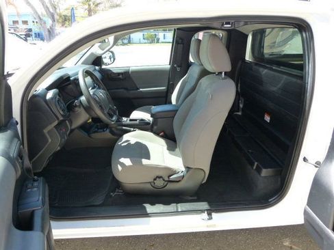 Used 2022 Toyota Tacoma SR image 29