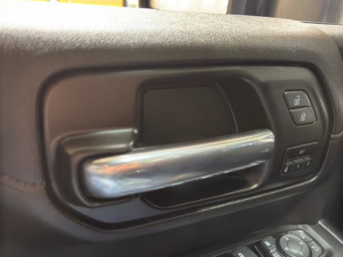 Used 2022 GMC Sierra 3500 Denali w/ Denali Ultimate Package image 40