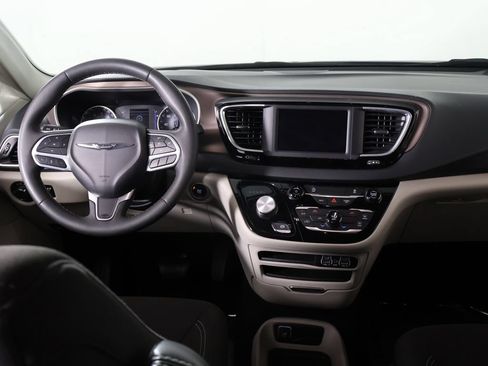 Used 2023 Chrysler Voyager LX FWD image 28