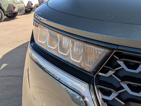 Used 2023 Kia Sorento S image 6