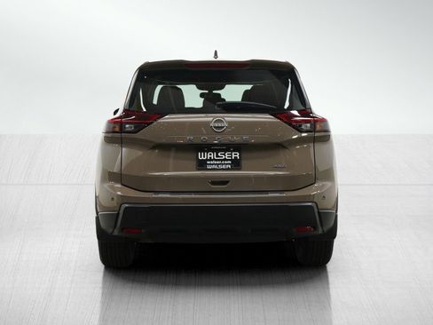 Used 2025 Nissan Rogue SV AWD/4WD image 2