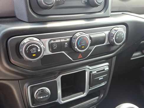 Used 2021 Jeep Gladiator Sport image 23