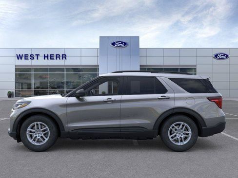 Used 2026 Ford Explorer Active AWD/4WD image 3