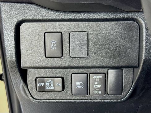 Used 2020 Toyota Tacoma TRD Off-Road AWD/4WD image 11