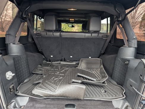 Used 2016 Jeep Wrangler Unlimited Sahara image 26