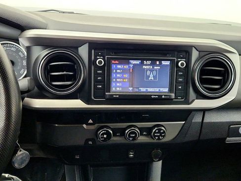 Used 2018 Toyota Tacoma SR5 RWD image 17