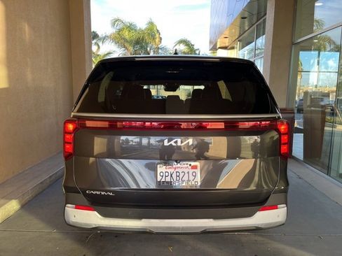 Used 2025 Kia Carnival image 22