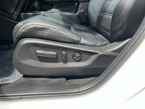 Used 2019 Honda CR-V Touring image 14