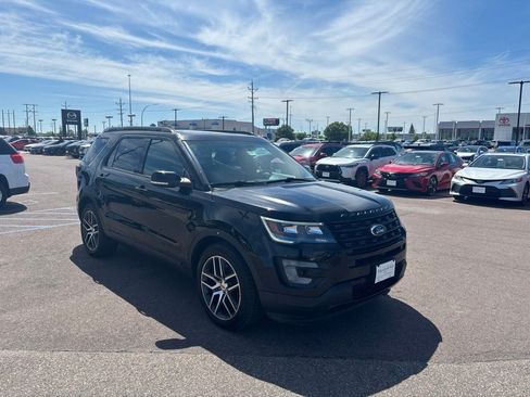 Used 2017 Ford Explorer Sport w/ Equipment Group 401A AWD/4WD image 3