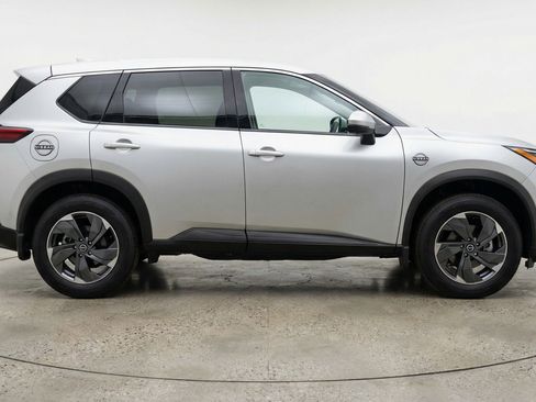 Used 2025 Nissan Rogue SV AWD/4WD image 11