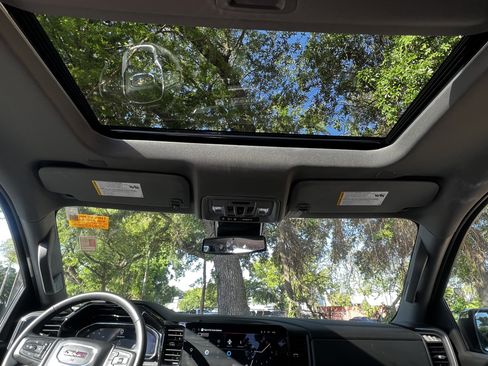 Used 2025 GMC Sierra 1500 SLT w/ SLT Premium Plus Package image 35