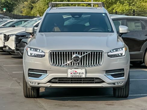 Used 2023 Volvo XC90 B6 Plus AWD/4WD image 8