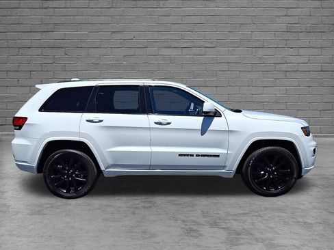 Used 2019 Jeep Grand Cherokee Altitude AWD/4WD image 13