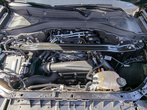 Used 2025 Ford Explorer ST-Line w/ ST-Line Street Pack image 37