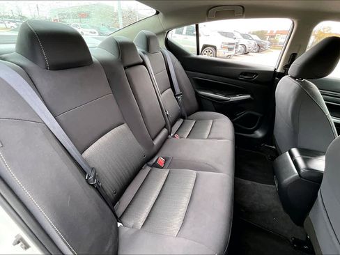 Used 2025 Nissan Altima 2.5 SV image 19