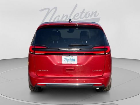 Used 2026 Chrysler Pacifica Limited FWD image 4