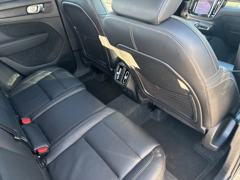 Certified 2025 Volvo XC40 B5 Plus image 39